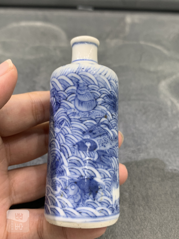 清晚期青花海八怪鼻烟壶 - 图6